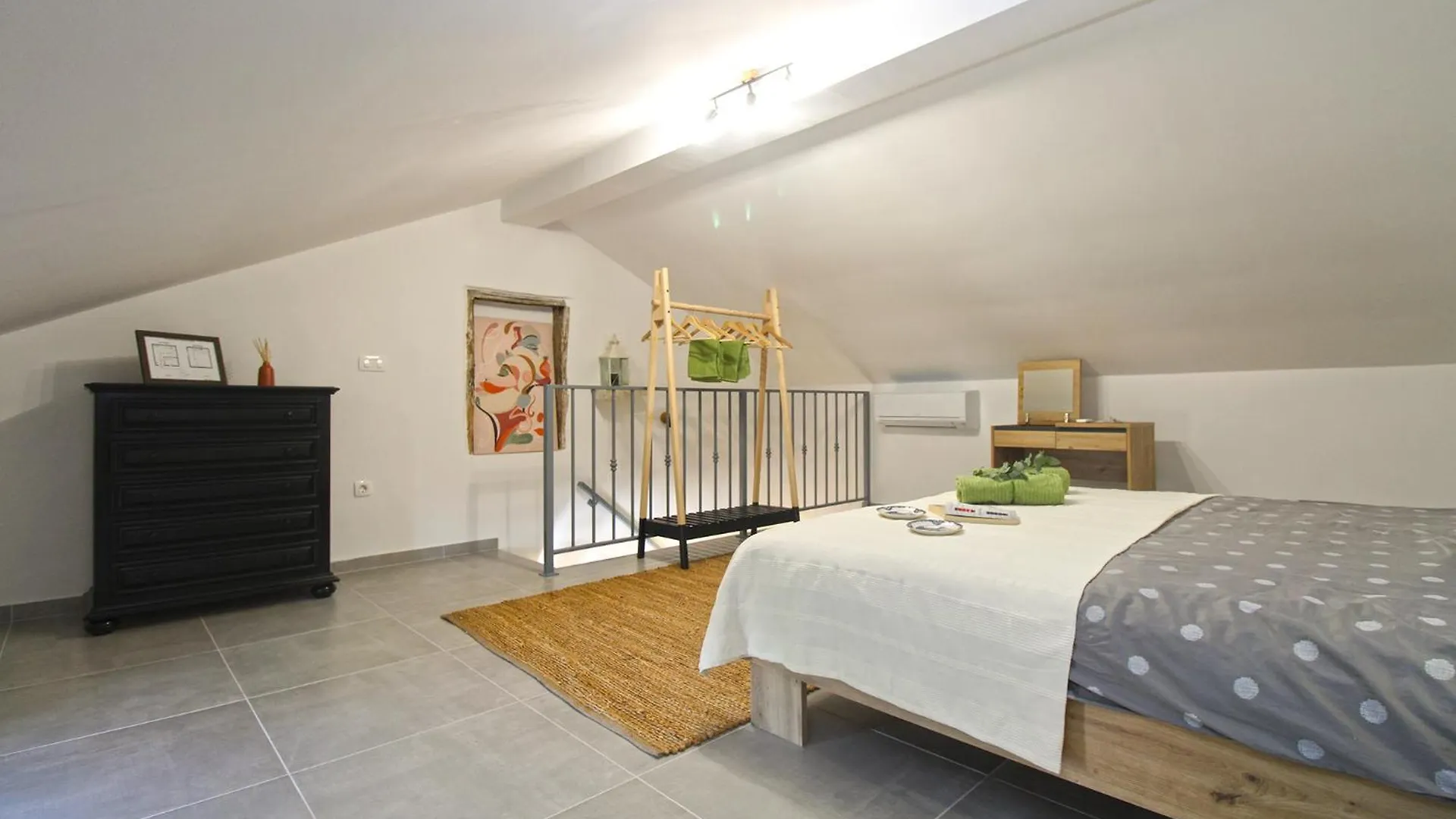 Apartment 2323 Foli