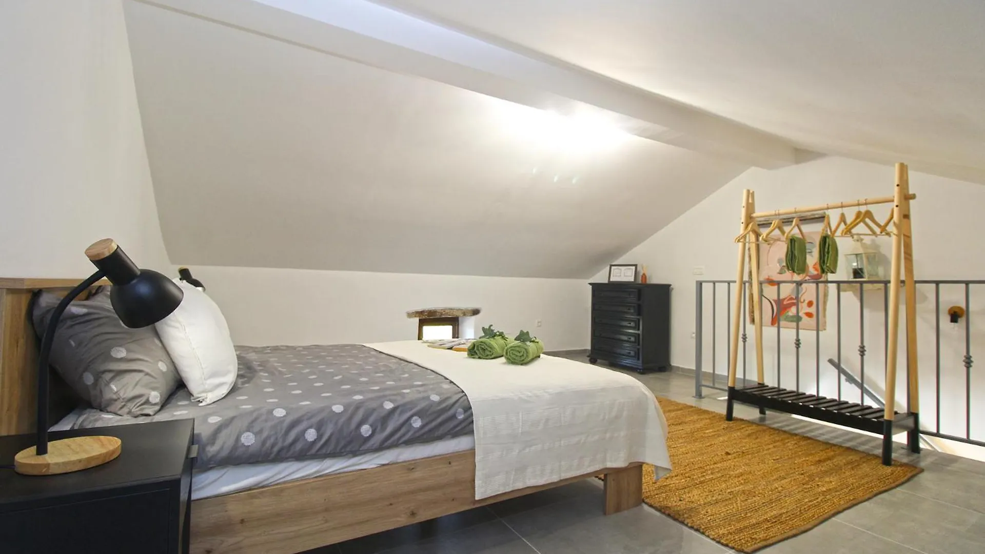 Apartment 2323 Foli